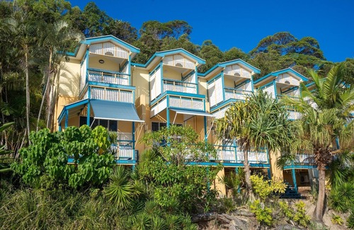 Brisbane Waterfront Villa | Stunning 3 bedroom absolute beachfront villa