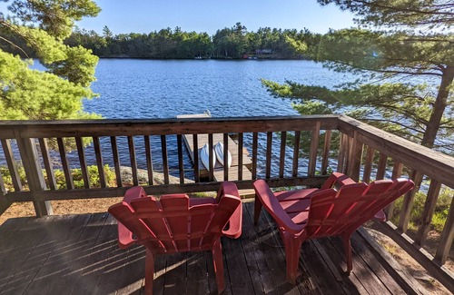 Gravenhurst Ski Chalet | Stunning 3 bedroom waterfront chalet + open loft