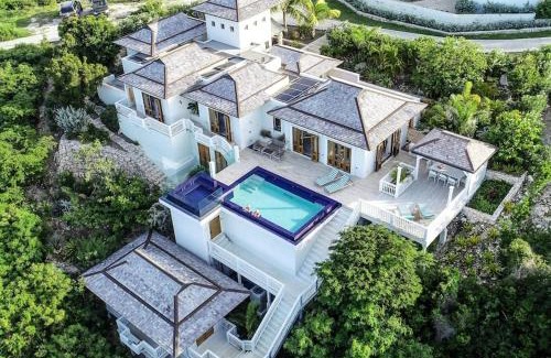 Freetown Villa | Stunning 3 bedroom villa with Pool & Jacuzzi