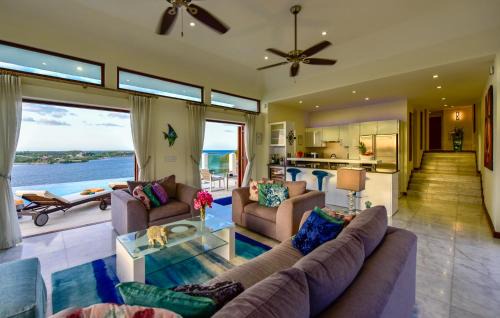 Freetown Villa | Stunning 3 bedroom villa with Pool & Jacuzzi