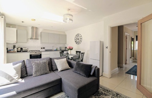 Uxbridge House | Stunning 3bedroom bungalow in Uxbridge (Parking)