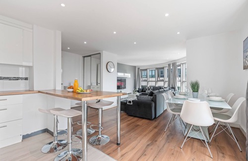 Nottingham City Centre Apartment | Stunning 3BR City View Apt W/Parking+WiFi