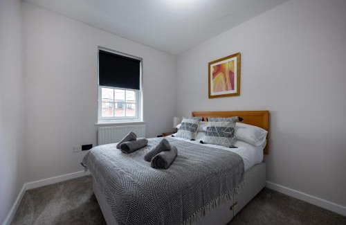 Reading Apartment | Stunning 3BR, Free Parking, near Town Center, Long term discoun