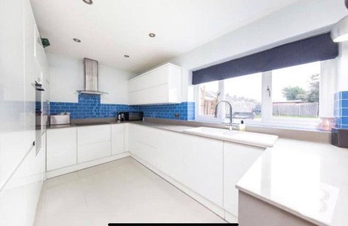 Squirrel's Heath House | Stunning 4-Bed House in Gidea Park