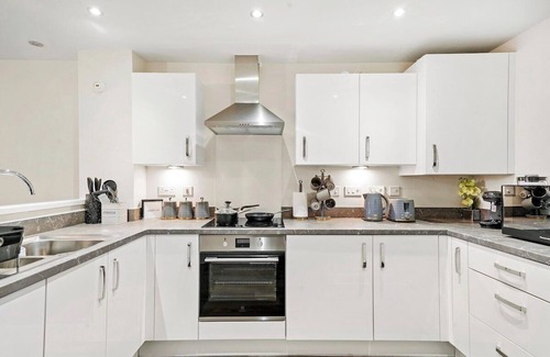 Leicester Apartment | Stunning 4 bed In Leicester with Garden & Parking!