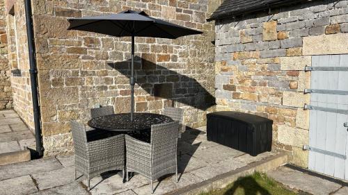 Winkhill House | Stunning 4 Bed Peak District Farmhouse - Alton Towers, Scarefest, Polar Bears, Chatsworth