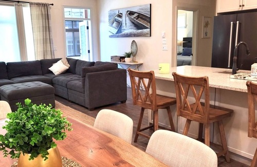 Okanagan-Similkameen House | Stunning 4-Bedroom 2 Storey Retreat – Sleeps up to12