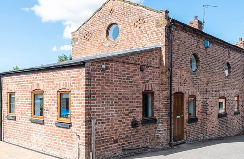 Wimbolds Trafford House | Stunning 4 Bedroom, Grade 2 Listed Barn Conversion