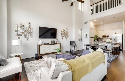 Tobin Hill House | Stunning 4-Bedroom Home Nearby Pearl/Patio