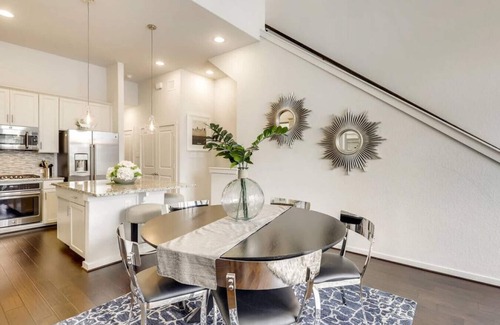 Tobin Hill House | Stunning 4-Bedroom Home Nearby Pearl/Patio