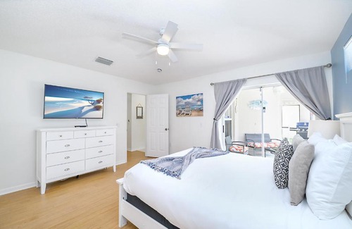 Lake Berkley House | Stunning 4BR Resort Home with Private Pool, Games Room & BBQ, near Disney!