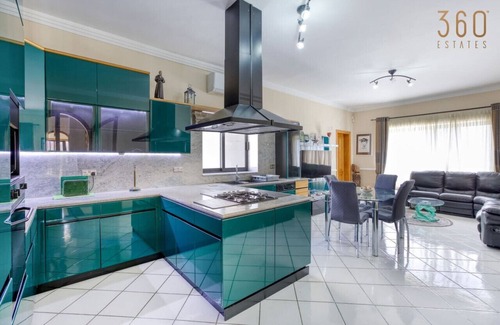 Attard House | Stunning 4BR Villa with Private pool & parking