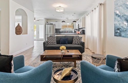Las Vegas House | STUNNING 5 BDR, POOL W/HEATER, BBQ, WIFI & MORE
