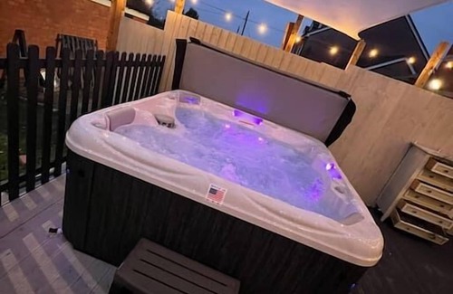 Pershore Cottage | Stunning 5 Bed Victorian home (optional hot tub)
