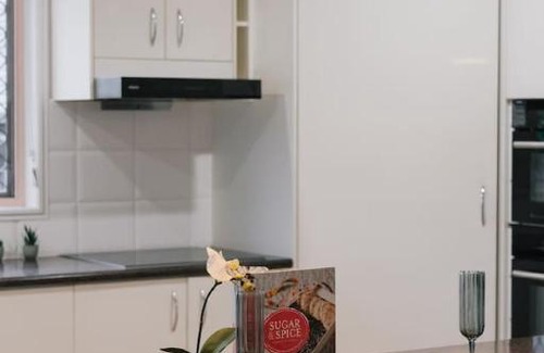 Wishart House | Stunning 5BR Big Modern Home with Parking Malls and Parks