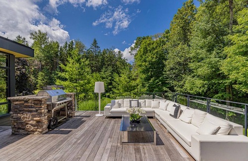 Caledon House | Stunning 6 bed 5 bath estate on 65 acres with Pool, Hot Tub and Tennis Court!
