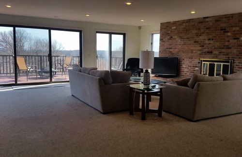 Wakefield-Peacedale House | Stunning 6 bedroom contemporary with a georgous view of Block Island Sound