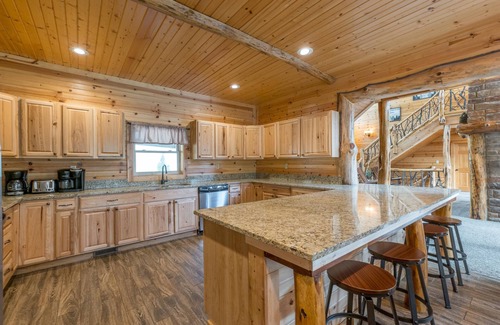 Rockbridge Cabin | Stunning 7 bedroom lodge with in-ground pool! Just minutes from Cantwell Cliffs!