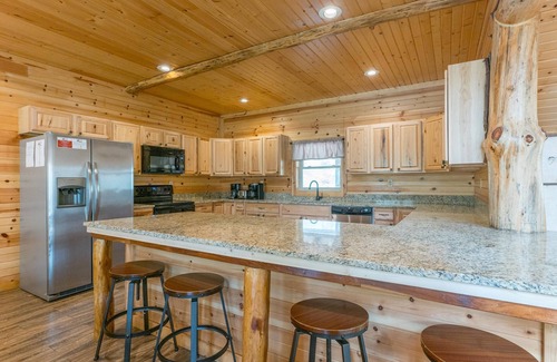 Rockbridge Cabin | Stunning 7 bedroom lodge with in-ground pool! Just minutes from Cantwell Cliffs!