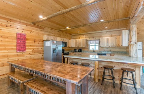 Rockbridge Cabin | Stunning 7 bedroom lodge with in-ground pool! Just minutes from Cantwell Cliffs!