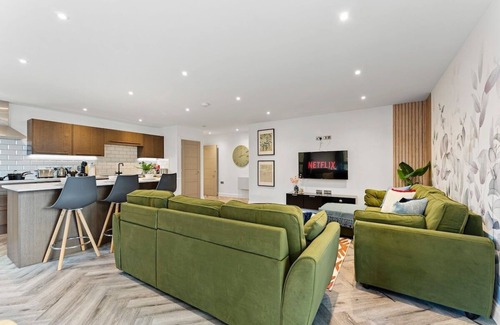 Leeds City Center Apartment | Stunning Abode in Leeds - Games Room - Parking