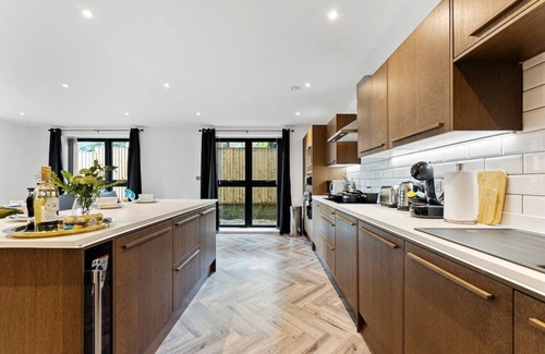 Leeds City Center Apartment | Stunning Abode in Leeds - Games Room - Parking