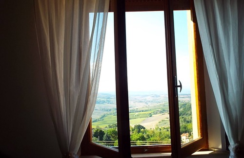 Montepulciano Apartment | Stunning and Enormous 3 Bedroom Apt. in Historical Center of Montepulciano