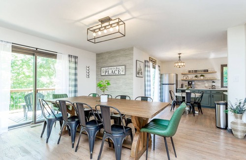 Massanutten House | Stunning and Expansive 15 bedrooms Situated Close to Ski Slopes