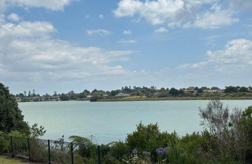 Takanini House | Stunning backyard with sea views
