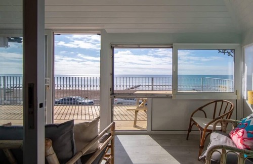 Bognor Regis Apartment | Stunning Beachfront Apt w/Balcony & Sea Views