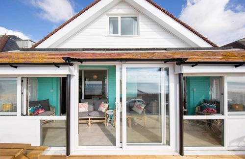 Bognor Regis Apartment | Stunning Beachfront Apt w/Balcony & Sea Views