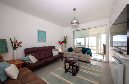 Bognor Regis Apartment | Stunning Beachfront Apt w/Balcony & Sea Views