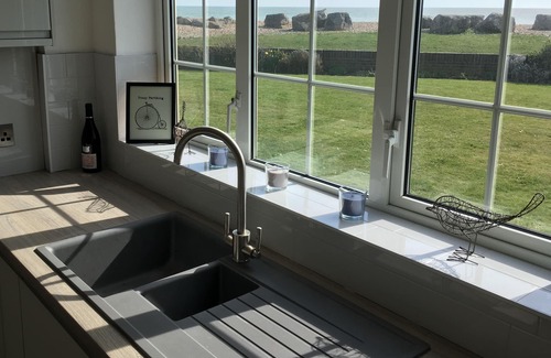 Ferring Apartment | Stunning Beachfront Apartment on Ferring beach