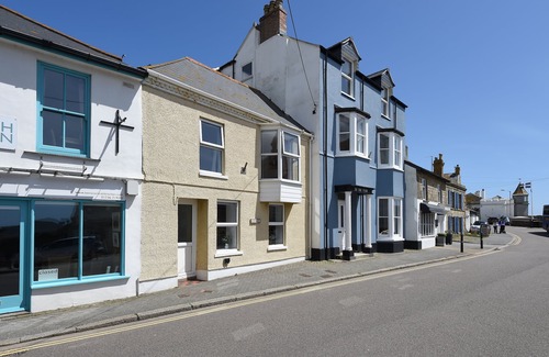 Marazion Cottage | Stunning Beautiful Beamed Cottage right opposite the Beach along with Sea Views