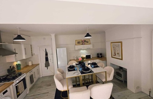 Clacton-on-Sea House | Stunning ‘Blue Peak Lodge': Your Ultimate Coastal Escape