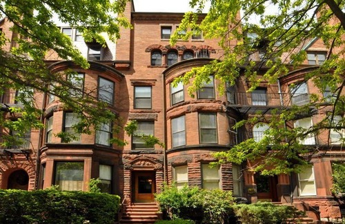 Fenway–Kenmore Condo | Stunning BOSTON BROWNSTONE condo by interior designer!