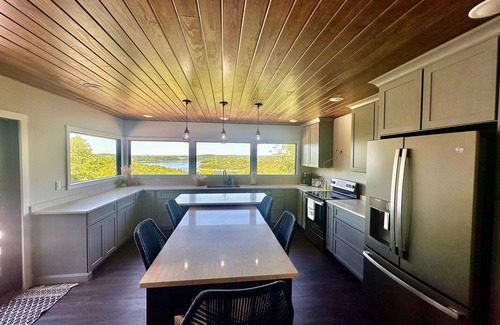 Henderson House | Stunning Brand New 4BR Lakeview Home with 8 person HotTub