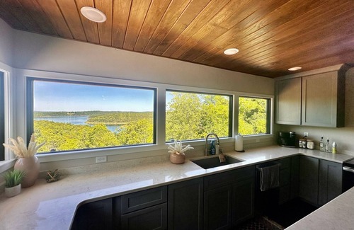 Henderson House | Stunning Brand New 4BR Lakeview Home with 8 person HotTub