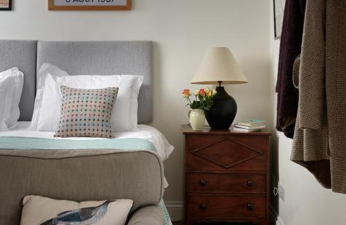 Rogate Apartment | Stunning Cabin with incredible views near Goodwood