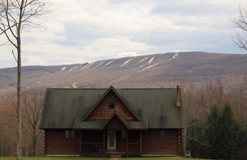 Fleischmanns Ski Chalet | Stunning Catskills Cabin Getaway, facing BelleAyre