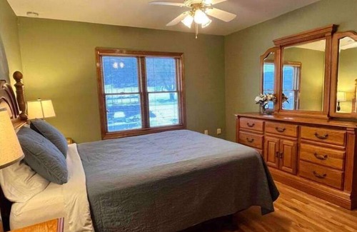 Prattsville House | Stunning Chalet on 100 Acres