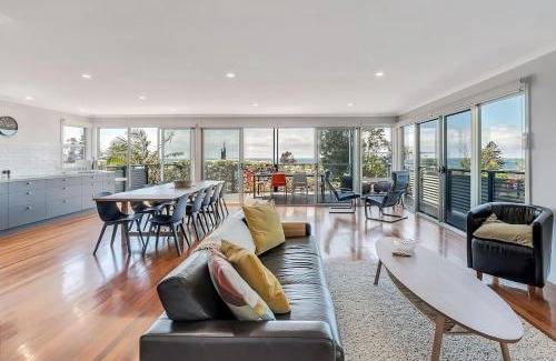 Wombarra House | Stunning Coastal Home Views 1 Hour From Sydney