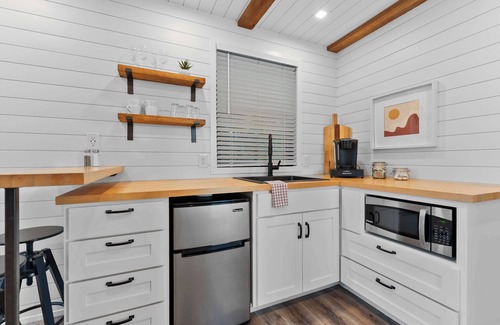 Waco House | Stunning Container Home with Rooftop Terrace