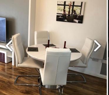 Heckmondwike Apartment | Stunning, contemporary Home from Home