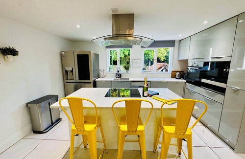 Northway House | Stunning cotswold, period country house, hot tub, great for extended family