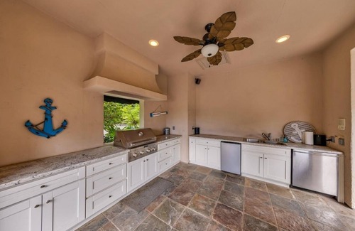 Newcastle House | Stunning Country Retreat with Pool, Hot Tub, Pond & Theatre Room!