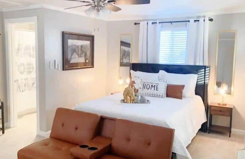 Denver Heights House | Stunning Cozy Downtown Guesthouse