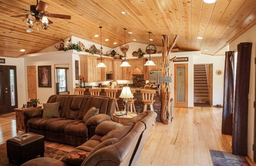 Show Low Cabin | STUNNING CUSTOM BUILT CABIN ON LARGE FENCED LOT WITH THEATER ROOM! PETS WELCOME