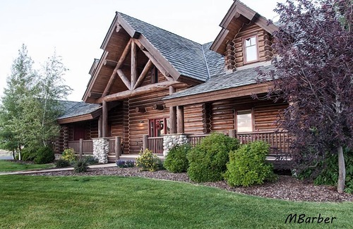 Driggs Cabin | Stunning Custom Log Home with Breathtaking Views of Teton Mountains, Driggs, ID