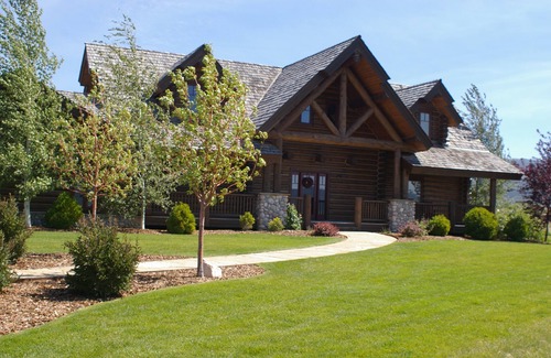 Driggs Cabin | Stunning Custom Log Home with Breathtaking Views of Teton Mountains, Driggs, ID